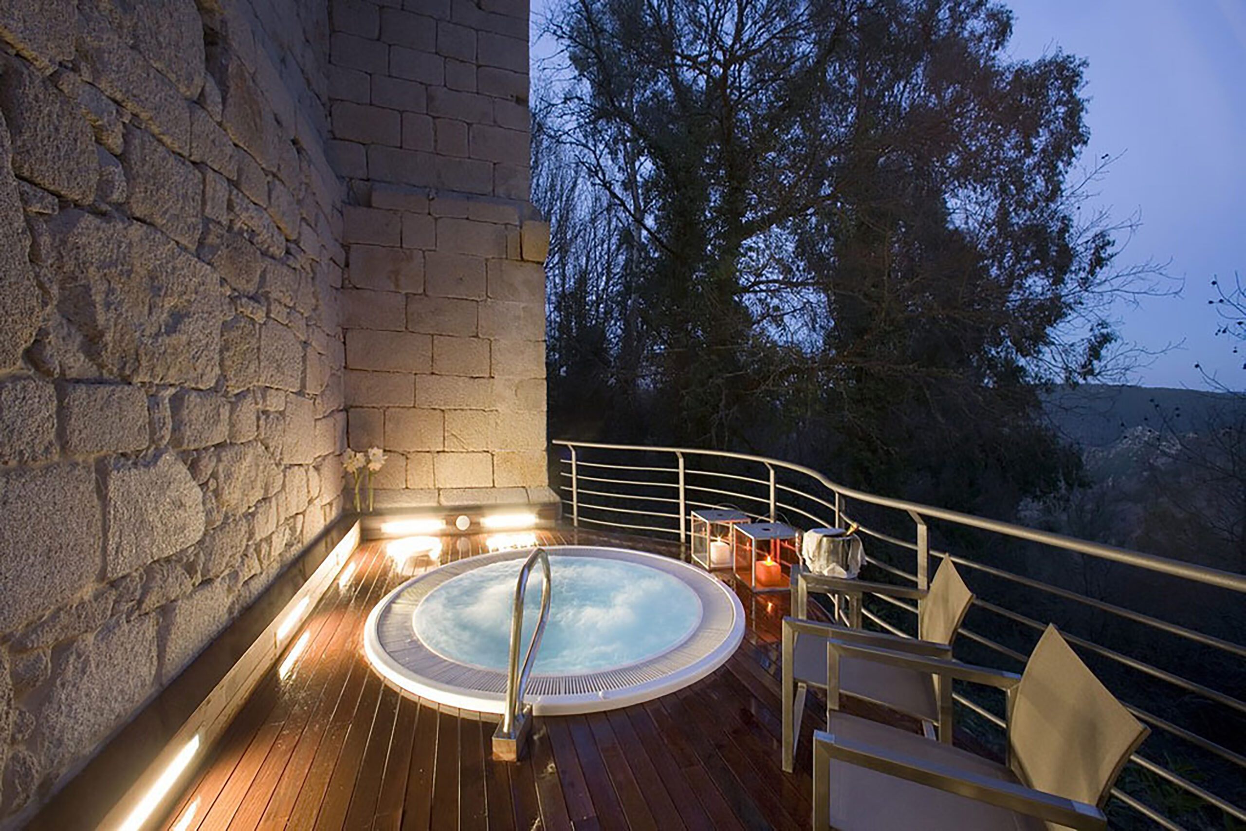Jacuzzi exterior parador santo estevo