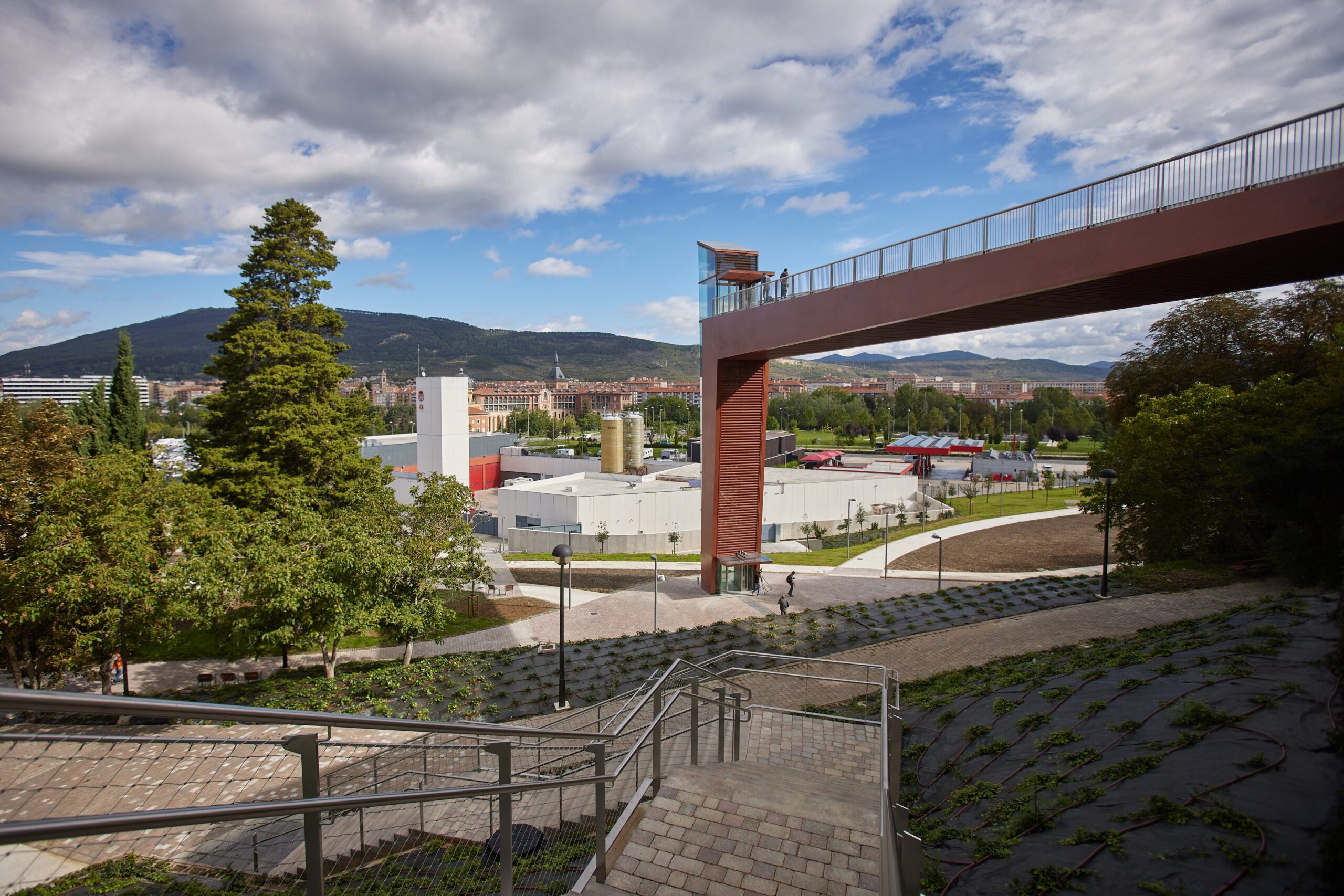 pamplona parking gratuito trinitarios ascensor