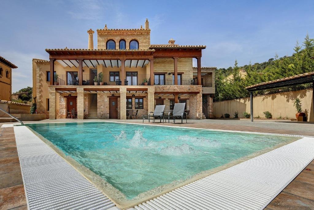 hoteles en alquezar