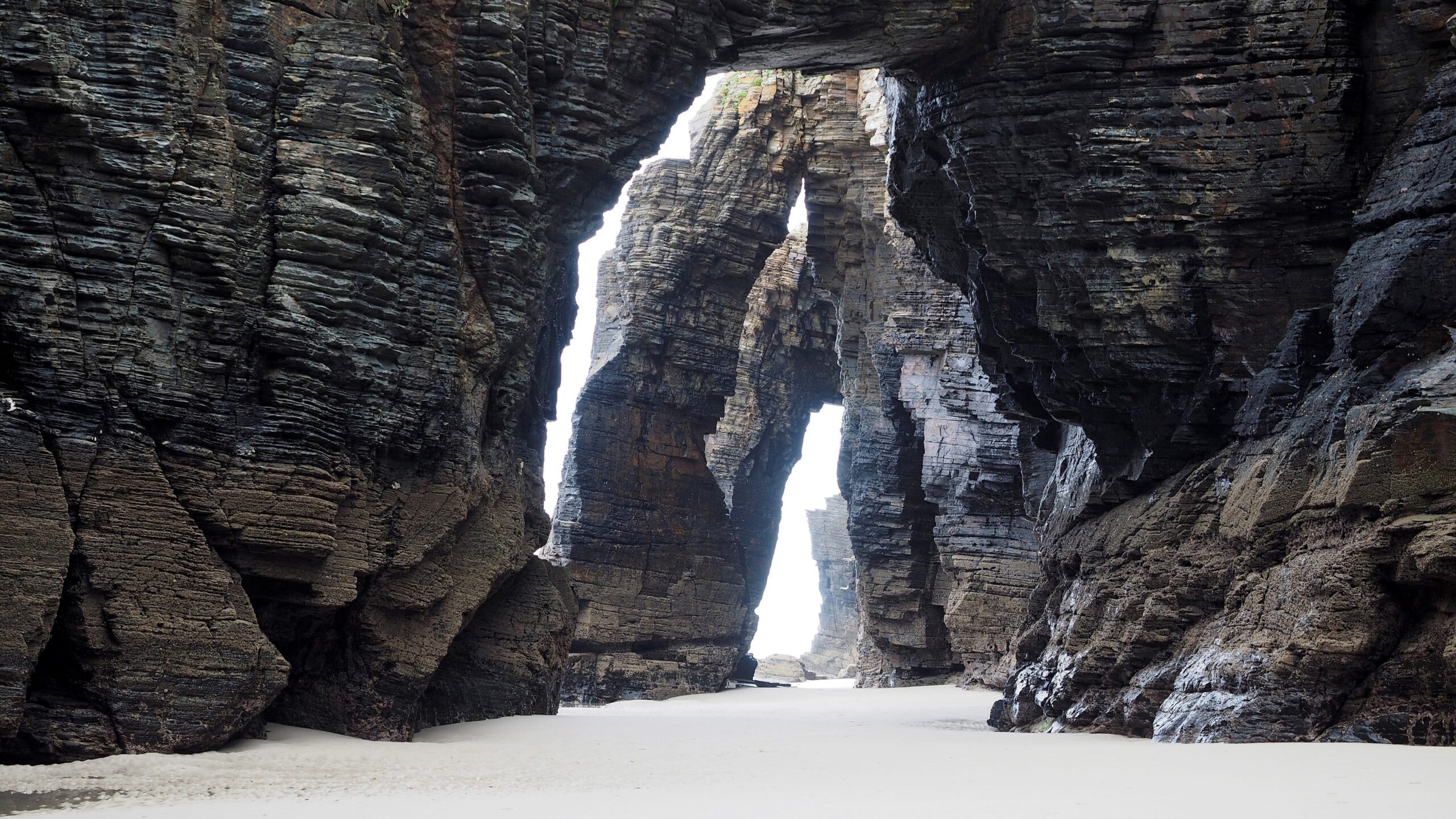 Playa de las Catedrales arcos