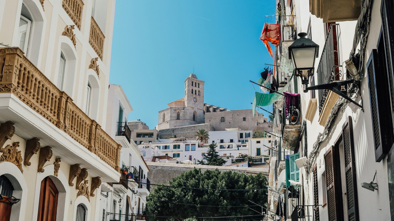 Todo lo que puedes ver y hacer en Ibiza este verano (y no es lo que imaginas)